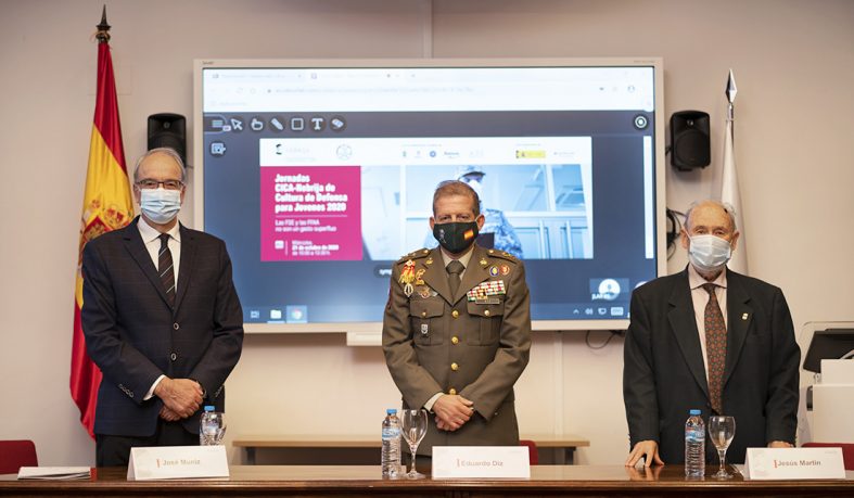 “Las fuerzas y cuerpos de seguridad del Estado son un servicio público a la sociedad”